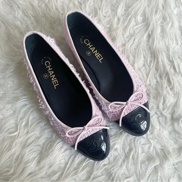 Chanel Pink Tweed Ballerina Flats Black Patent Leather Cap Toe CC Logo size 38 - Picture 12 of 13